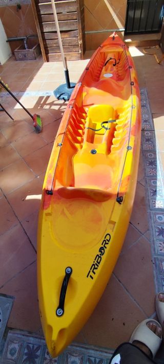Kayak 3 personas naranja y amarillo