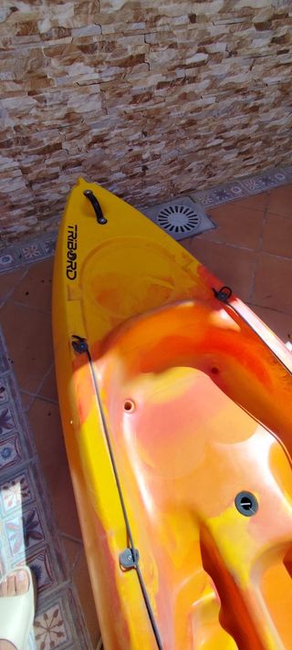 Kayak 3 personas naranja y amarillo