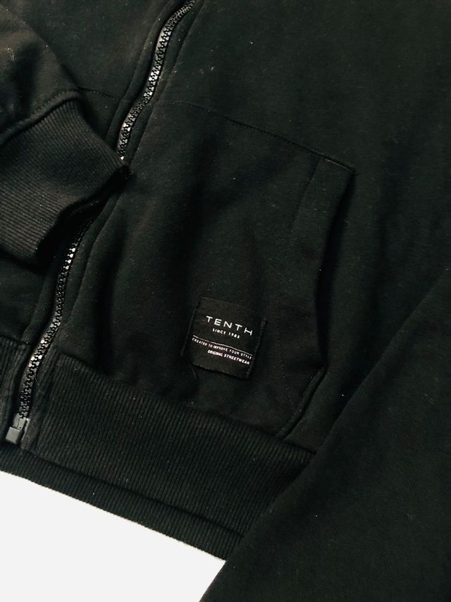 Sudadera con capucha negra