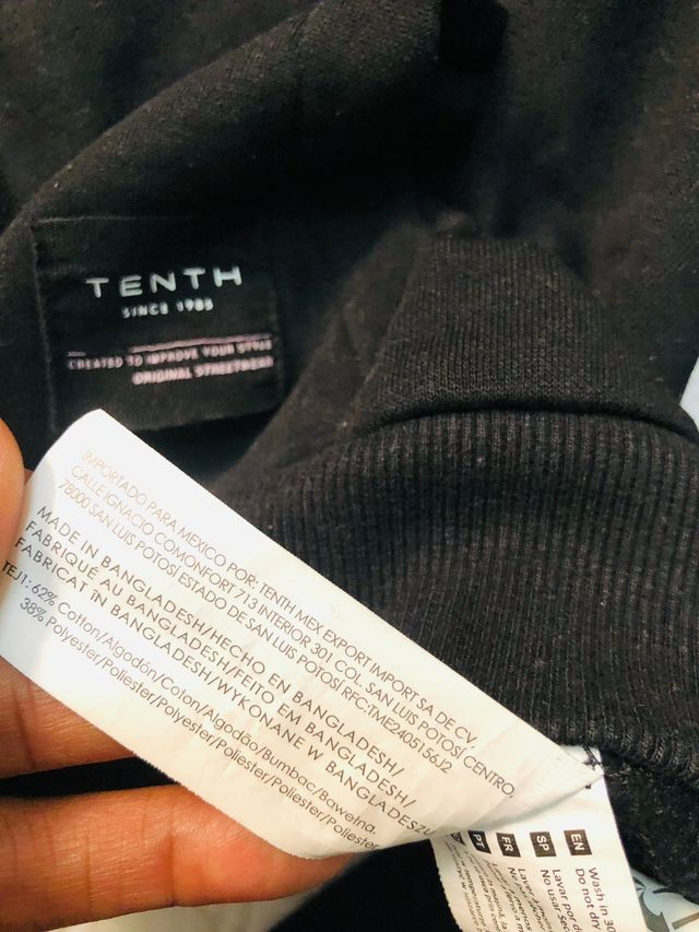 Sudadera con capucha negra