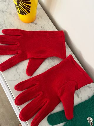 Guantes Lacoste Verdes y Rojos sin marca