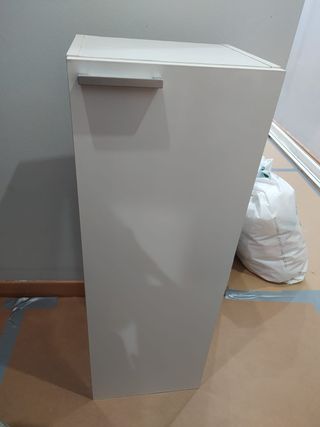 Lavabo de baño de cerámica blanco con mueble 