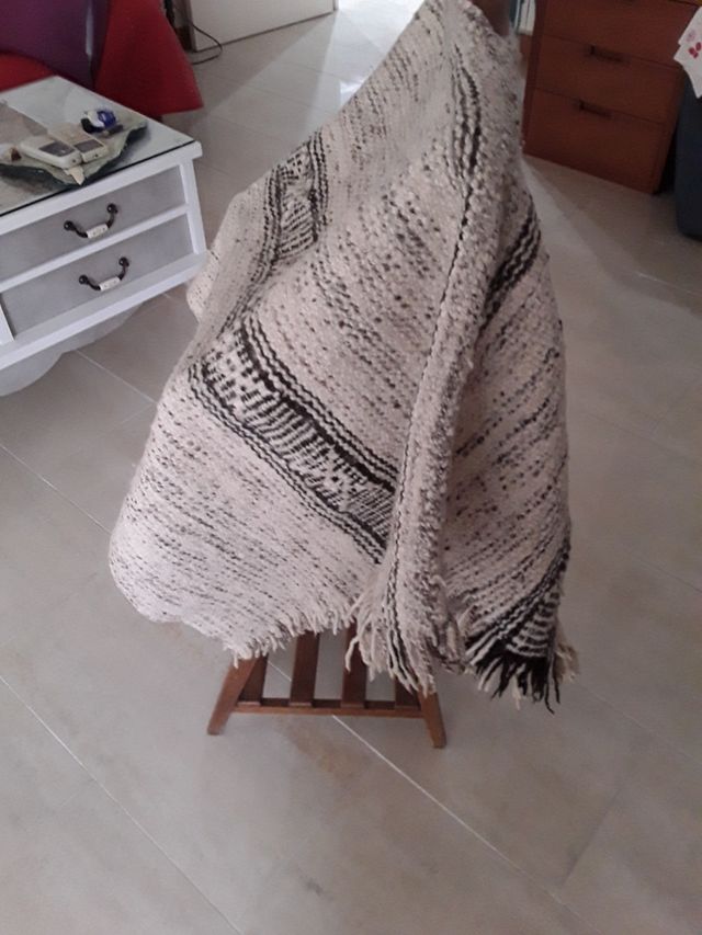 Poncho Chileno Artesanal Beige y Negro