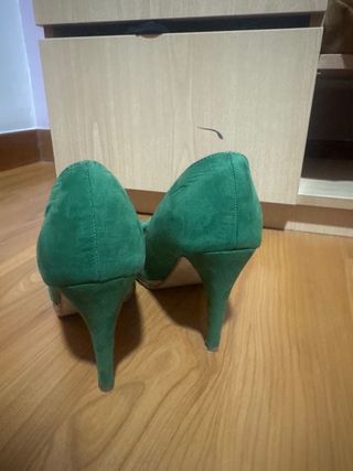 Zapatos de tacón verde Lefties talla 41