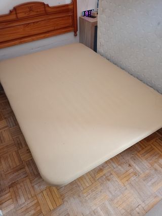 Base tapizada 1,35m marrón con 6 patas