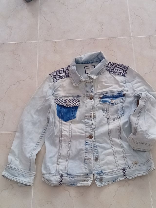 Tejana Stradivarius azul con bordado