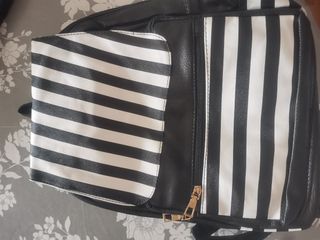 Mochila rayas blanco y negro