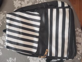 Mochila rayas blanco y negro