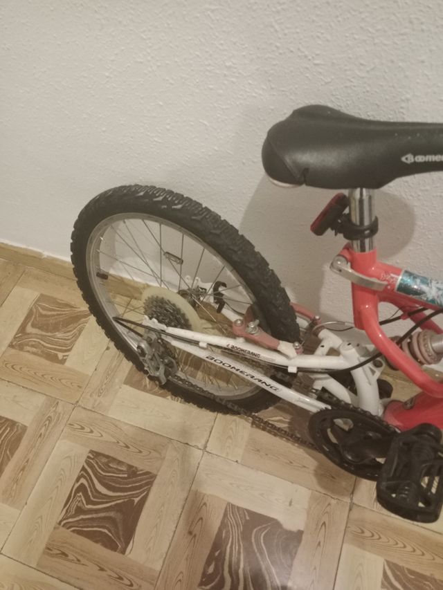 Bicicleta infantil roja