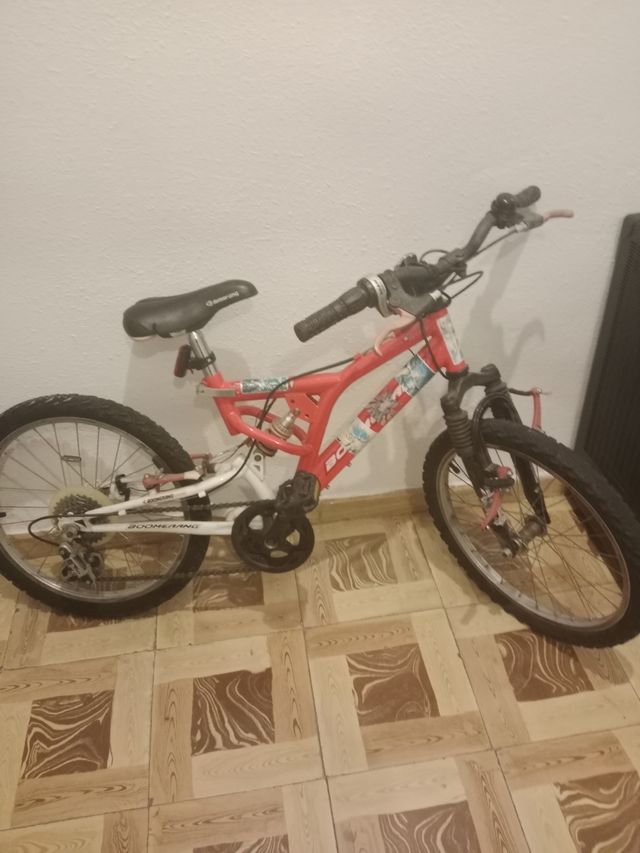 Bicicleta infantil roja