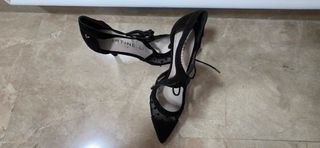 Zapatos de salón negros nuevos un solo uso