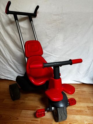 Triciclo infantil rojo
Incluye bolso.