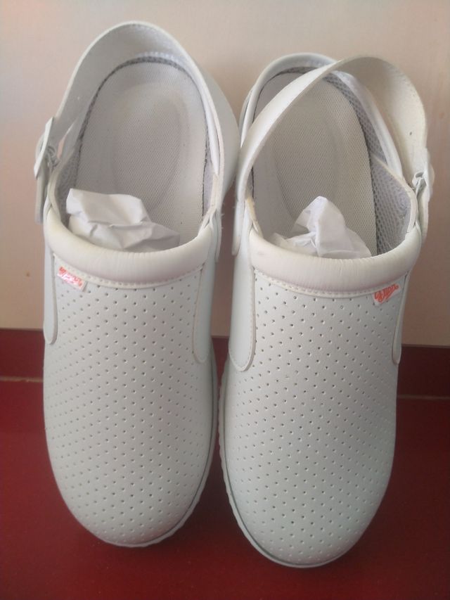 Zuecos sanitarios blancos INESCOP D'dry talla 41