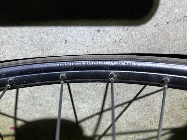 Rueda de bicicleta con piñonera