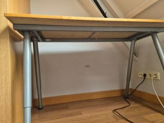 Mesa de escritorio madera y metal