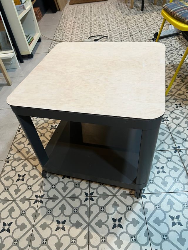 Mesita auxiliar Ikea