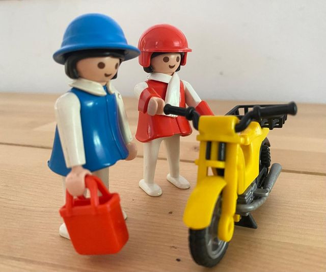 Playmobil chicas con ciclomotor