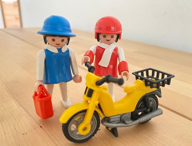Playmobil chicas con ciclomotor