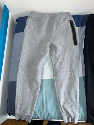 Pantalón Nike Tech Gris