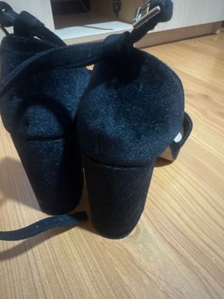 Zapatos de tacón negros Stradivarius