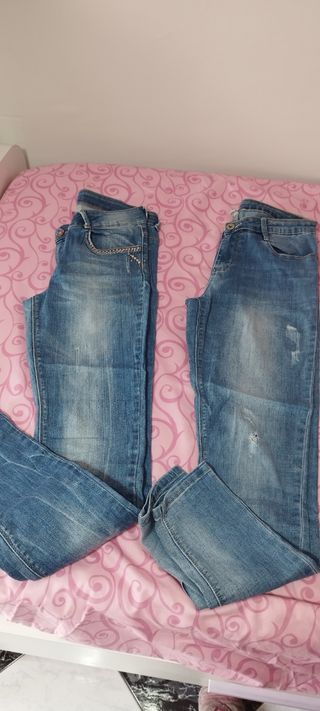 Pantalones vaqueros desgastados