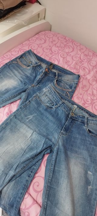 Pantalones vaqueros desgastados