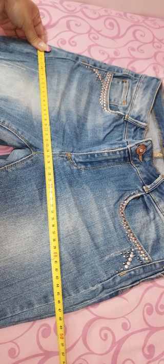 Pantalones vaqueros desgastados