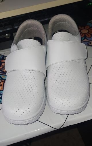 Zapatos de trabajo blancos