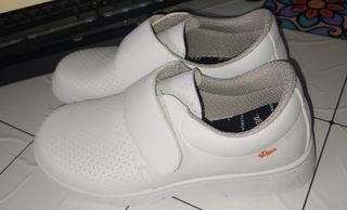 Zapatos de trabajo blancos