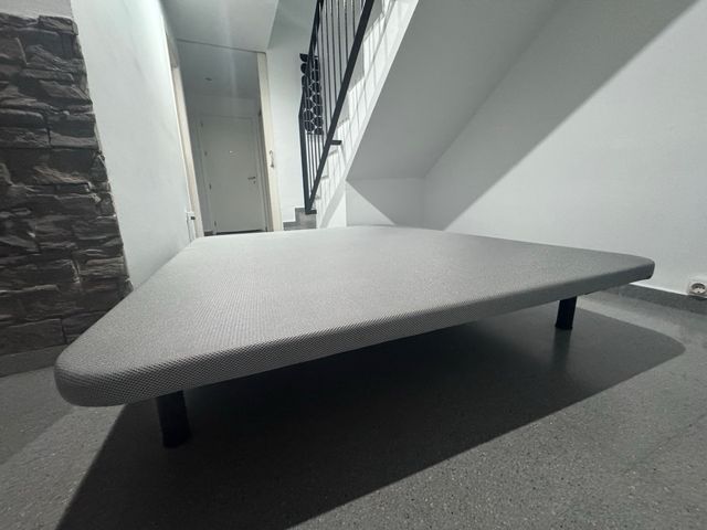 Base tapizada gris con 6 patas - 150x180cm