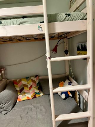 Litera juvenil con escritorio