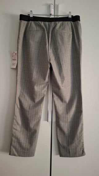 Pantalón gris Zara