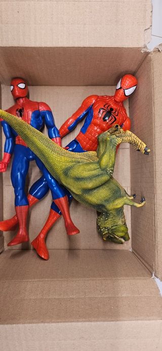 2 Figuras Spiderman y Dinosaurio
Todo el lote 13€.