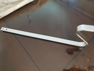 Staffa cromata elegante per attaccapanni