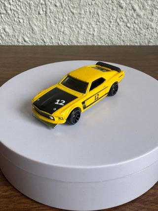 Hot Wheels Mustang Boss 302 Amarillo
