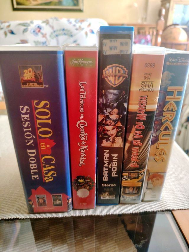 Lote 16 VHS: Batman, Hércules, Stuart little...