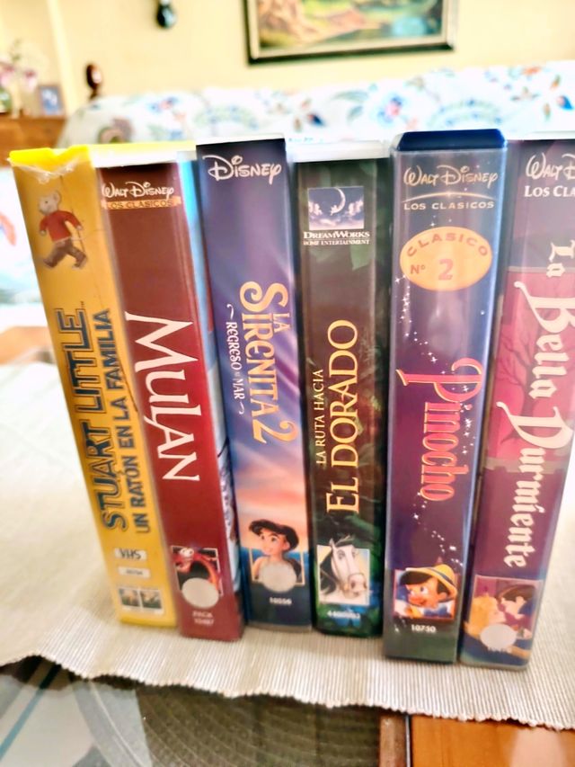 Lote 16 VHS: Batman, Hércules, Stuart little...