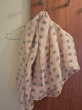 Pañuelo rosa con estampado de gatos