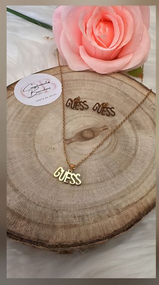 Conjunto Guess collar y pendientes dorados