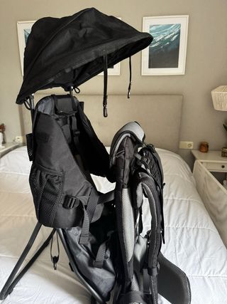 Mochila portabebés montaña negra