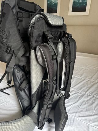 Mochila portabebés montaña negra