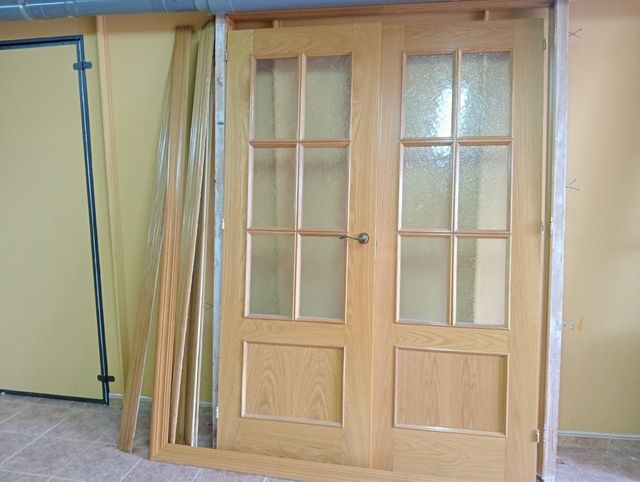 Puerta doble de madera pino para salón con cristal