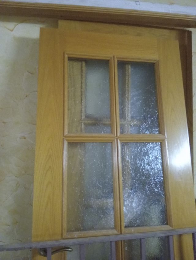 Puerta doble de madera pino para salón con cristal