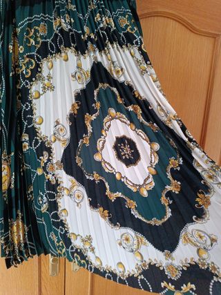 Falda larga plisada Zara