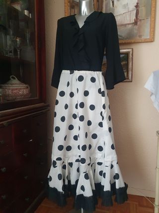 Falda flamenca lunares blanco y negro