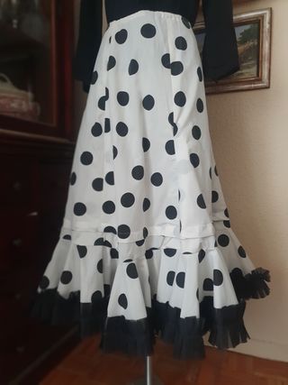 Falda flamenca lunares blanco y negro