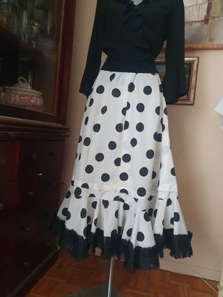 Falda flamenca lunares blanco y negro