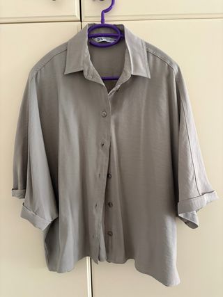 Camisa oversize Zara gris, talla XS