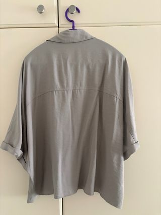 Camisa oversize Zara gris, talla XS