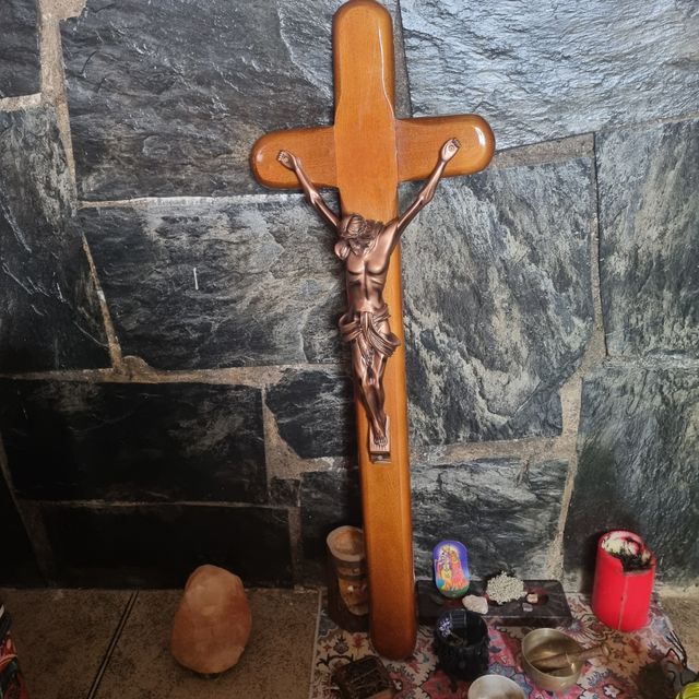 Crucifijo de madera grande